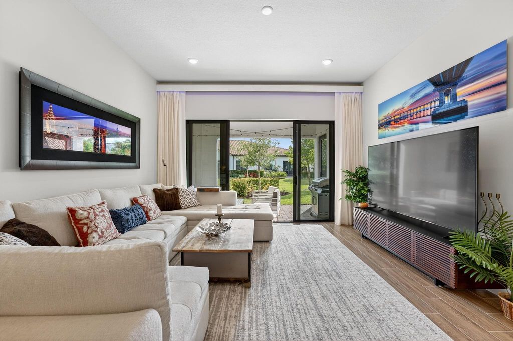 Image 25 of property listing at 7434 N Blue Spring Dr, Parkland, FL 33067