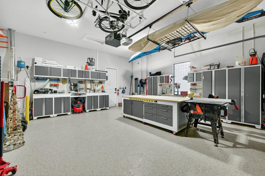 Image 36 of property listing at 7434 N Blue Spring Dr, Parkland, FL 33067