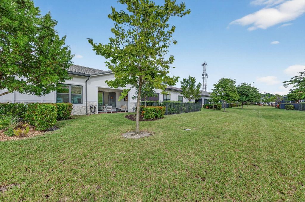 Image 41 of property listing at 7434 N Blue Spring Dr, Parkland, FL 33067