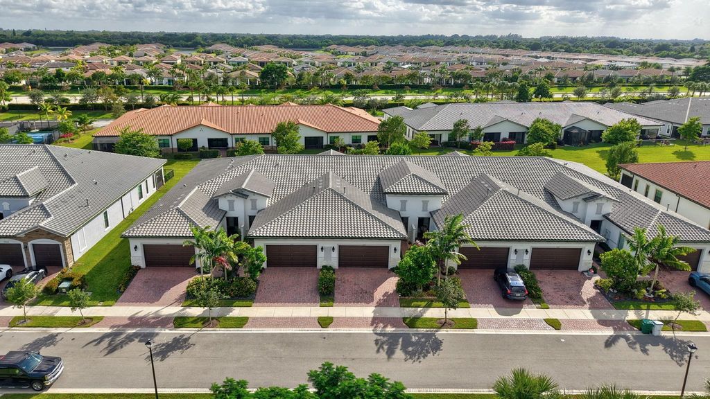 Image 48 of property listing at 7434 N Blue Spring Dr, Parkland, FL 33067