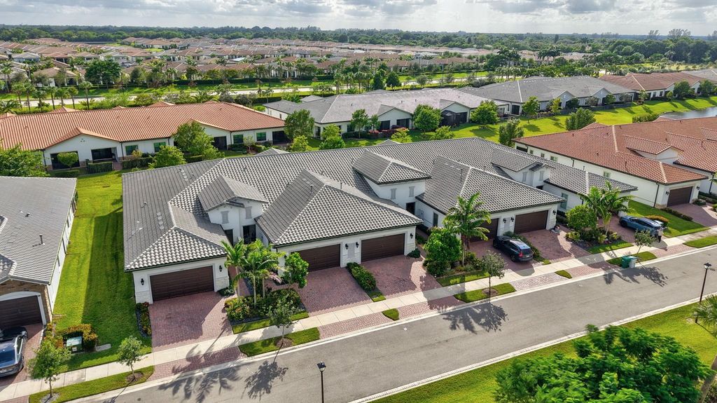 Image 50 of property listing at 7434 N Blue Spring Dr, Parkland, FL 33067