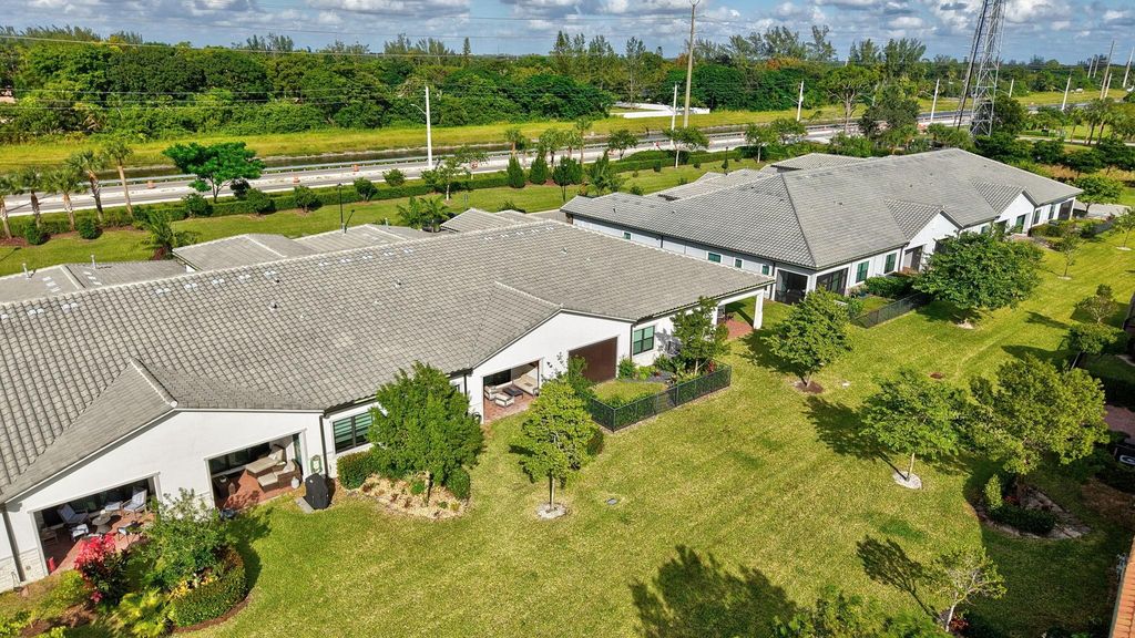 Image 52 of property listing at 7434 N Blue Spring Dr, Parkland, FL 33067