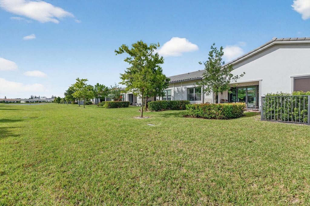 Image 58 of property listing at 7434 N Blue Spring Dr, Parkland, FL 33067