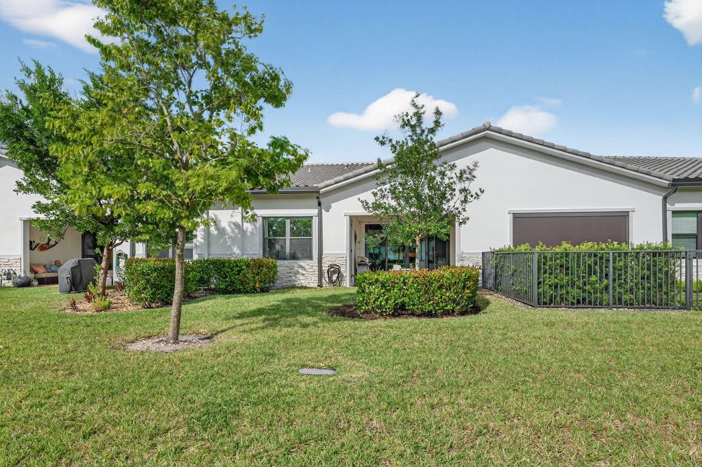 Image 59 of property listing at 7434 N Blue Spring Dr, Parkland, FL 33067