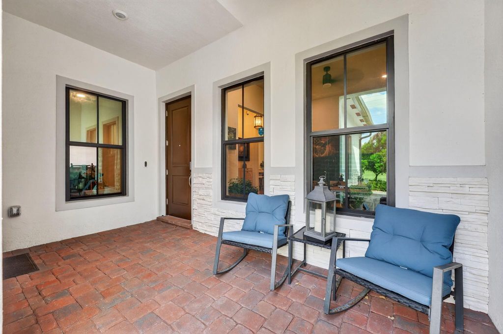 Image 6 of property listing at 7434 N Blue Spring Dr, Parkland, FL 33067