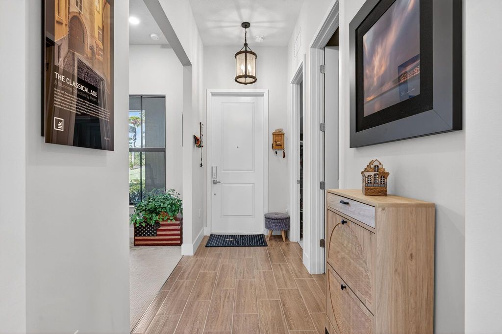 Image 7 of property listing at 7434 N Blue Spring Dr, Parkland, FL 33067