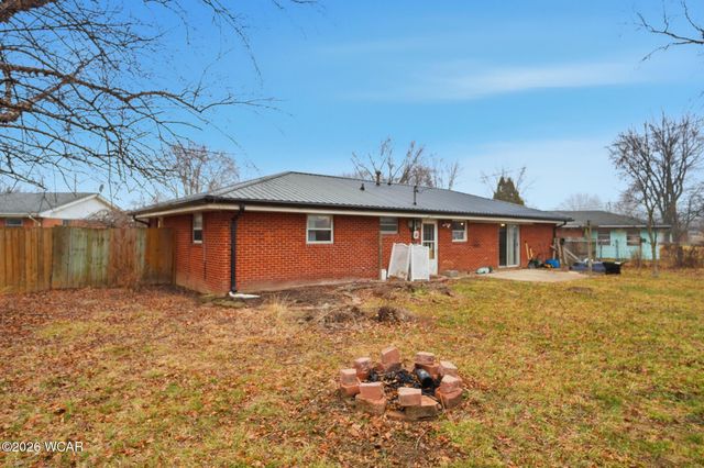 3 Poulston PL Place, Lima, OH 45805