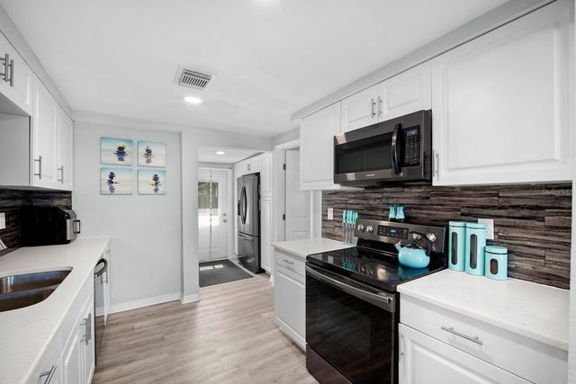 7954 49TH AVENUE N, St Petersburg, FL 33709