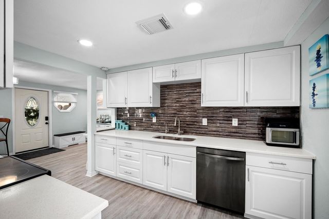 7954 49TH AVENUE N, St Petersburg, FL 33709