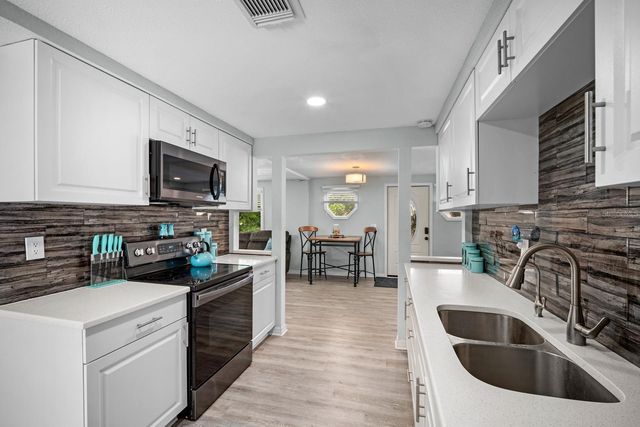 7954 49TH AVENUE N, St Petersburg, FL 33709