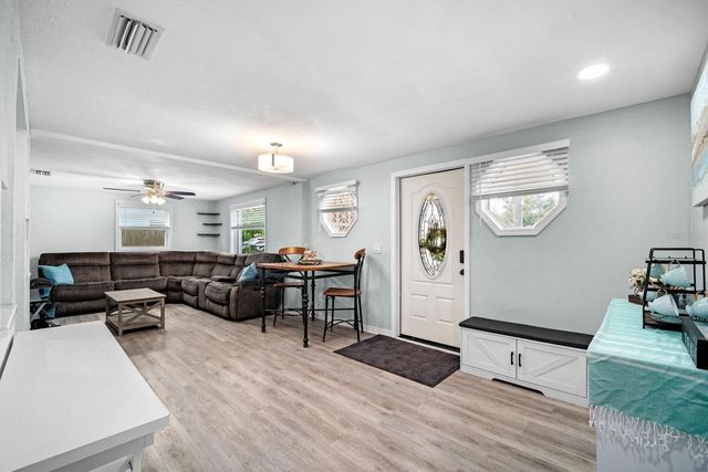 7954 49TH AVENUE N, St Petersburg, FL 33709