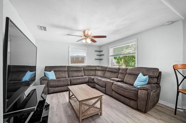 7954 49TH AVENUE N, St Petersburg, FL 33709