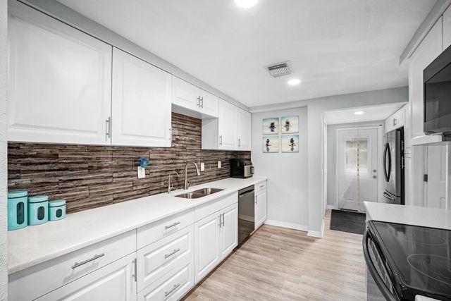 7954 49TH AVENUE N, St Petersburg, FL 33709
