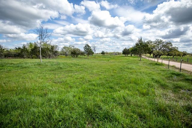 1255 County Road 260, Hallettsville, TX 77964