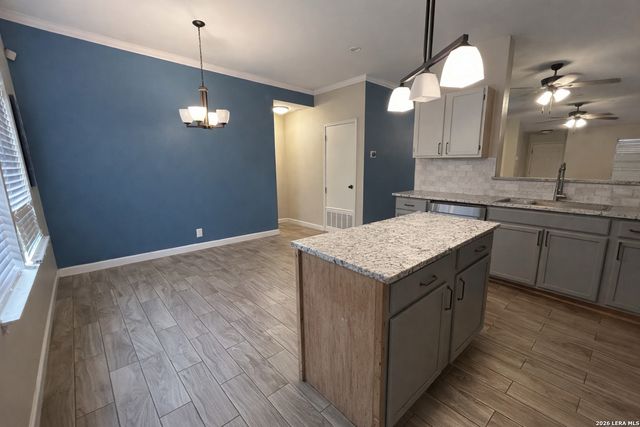 7250 Burns Xing, San Antonio, TX 78250