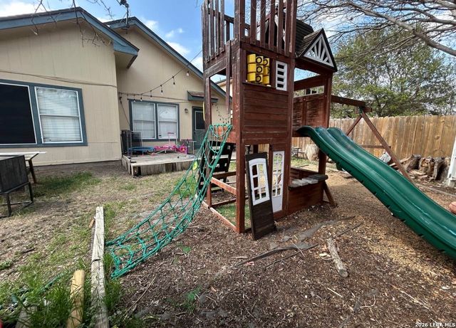 7250 Burns Xing, San Antonio, TX 78250