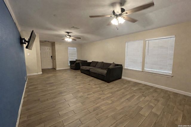 7250 Burns Xing, San Antonio, TX 78250