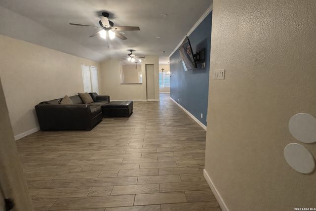 7250 Burns Xing, San Antonio, TX 78250