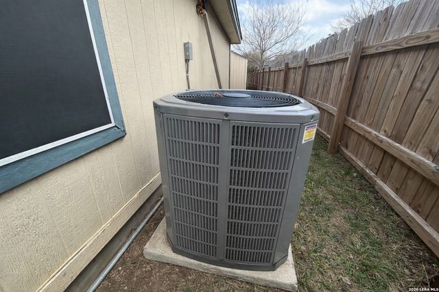 7250 Burns Xing, San Antonio, TX 78250