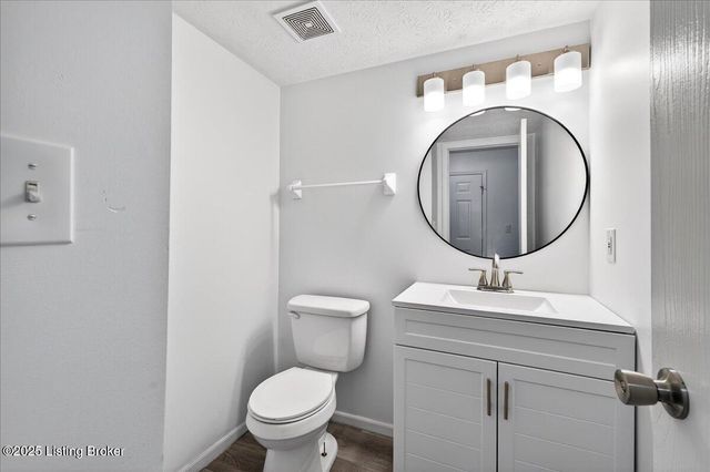 6508 Hunters Creek Blvd, Louisville, KY 40258