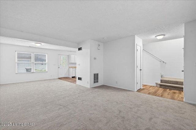 6508 Hunters Creek Blvd, Louisville, KY 40258