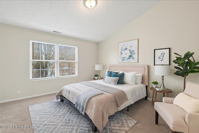 6508 Hunters Creek Blvd, Louisville, KY 40258