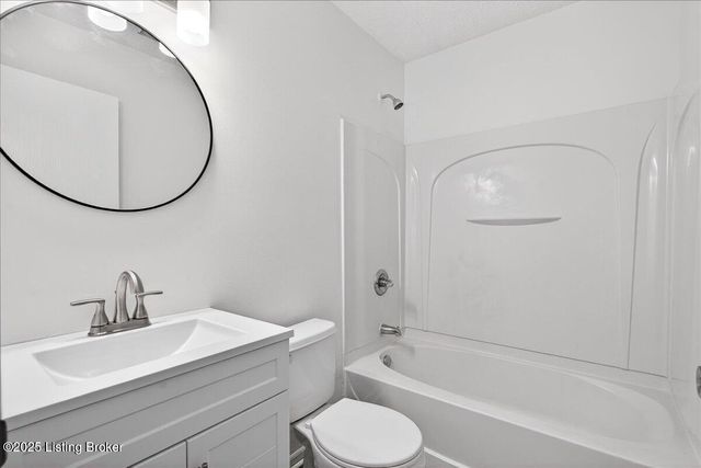 6508 Hunters Creek Blvd, Louisville, KY 40258