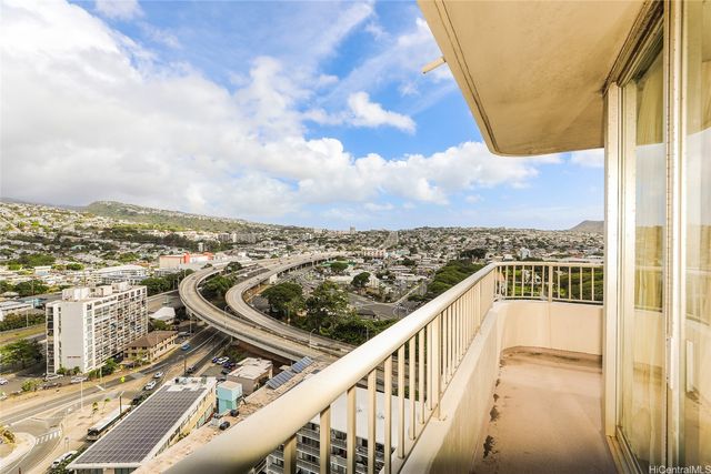 2825 S King Street 2003, Honolulu, HI 96826