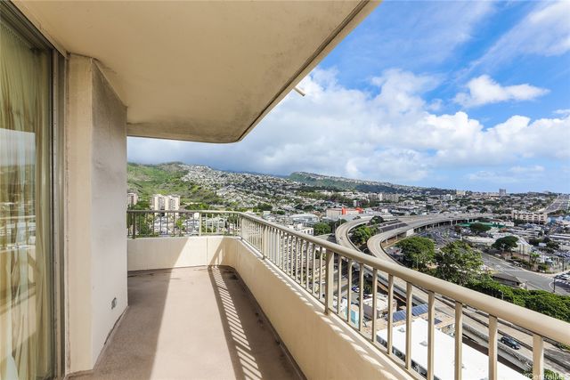 2825 S King Street 2003, Honolulu, HI 96826