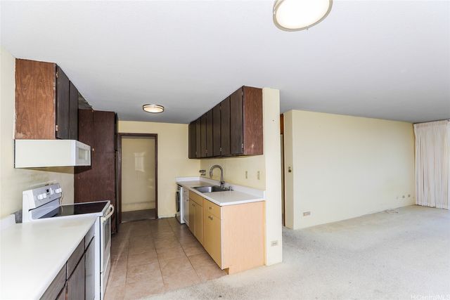 2825 S King Street 2003, Honolulu, HI 96826