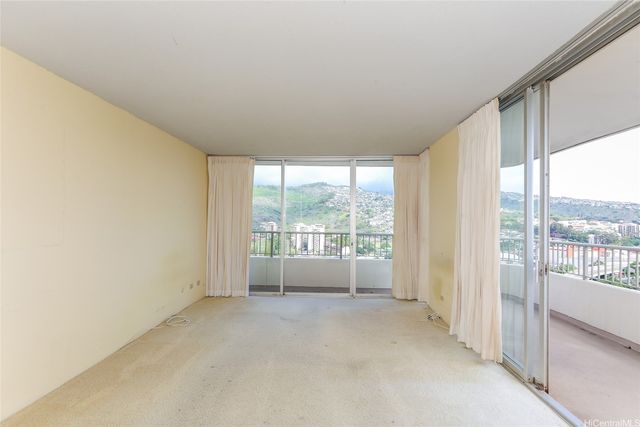 2825 S King Street 2003, Honolulu, HI 96826