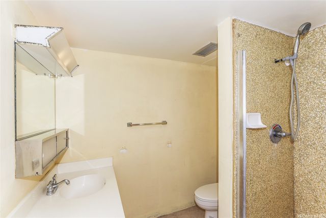 2825 S King Street 2003, Honolulu, HI 96826