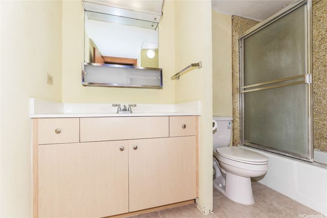 2825 S King Street 2003, Honolulu, HI 96826