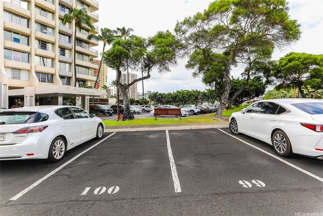 2825 S King Street 2003, Honolulu, HI 96826