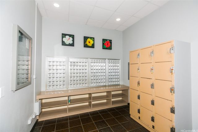 2825 S King Street 2003, Honolulu, HI 96826