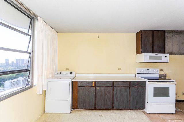 2825 S King Street 2003, Honolulu, HI 96826