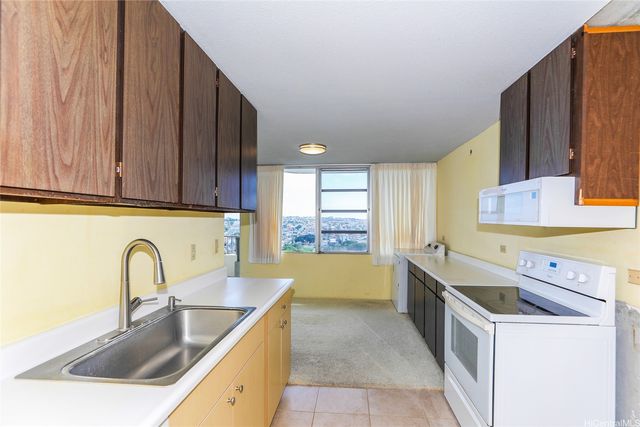 2825 S King Street 2003, Honolulu, HI 96826