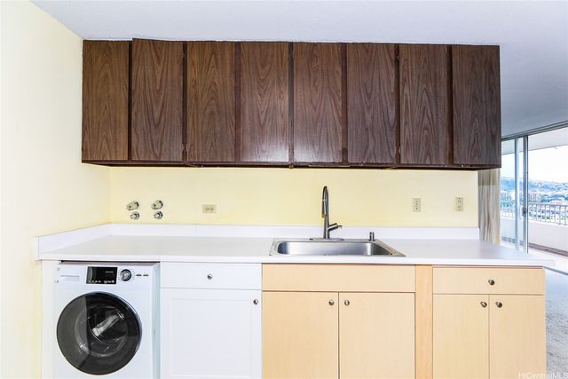 2825 S King Street 2003, Honolulu, HI 96826