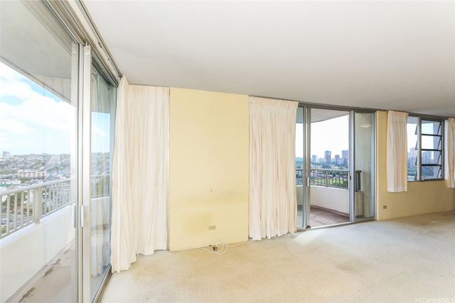 2825 S King Street 2003, Honolulu, HI 96826