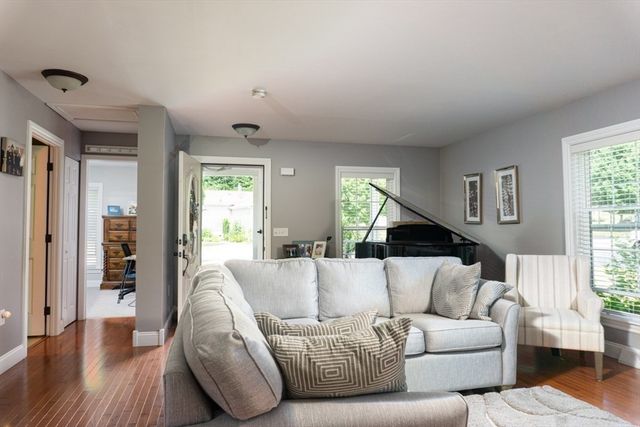 4 Leslie Court, Rockland, MA 02370