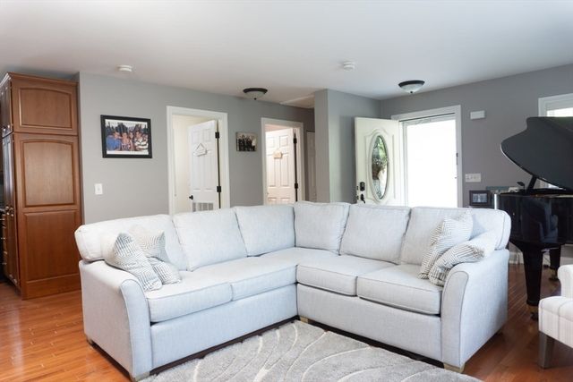 4 Leslie Court, Rockland, MA 02370