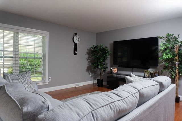 4 Leslie Court, Rockland, MA 02370