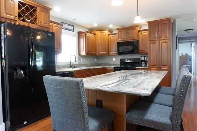 4 Leslie Court, Rockland, MA 02370