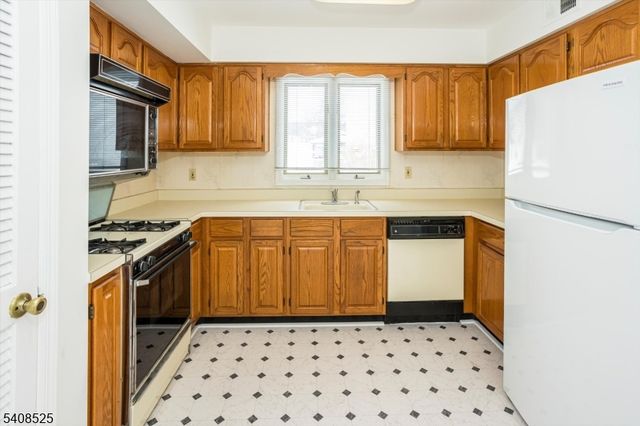 4 Updike Ave, Hillsborough Twp., NJ 08844