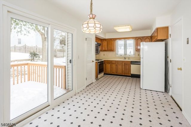 4 Updike Ave, Hillsborough Twp., NJ 08844