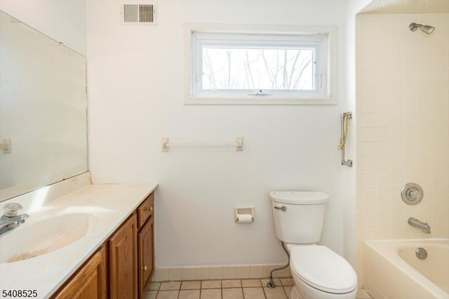 4 Updike Ave, Hillsborough Twp., NJ 08844