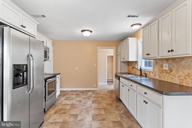 1704 WYNDHAM RD, Camp Hill, PA 17011