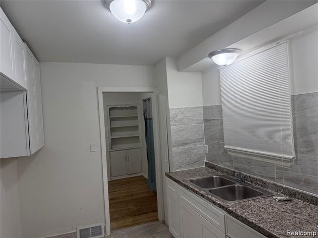 20120 Mark Twain Street, Detroit, MI 48235