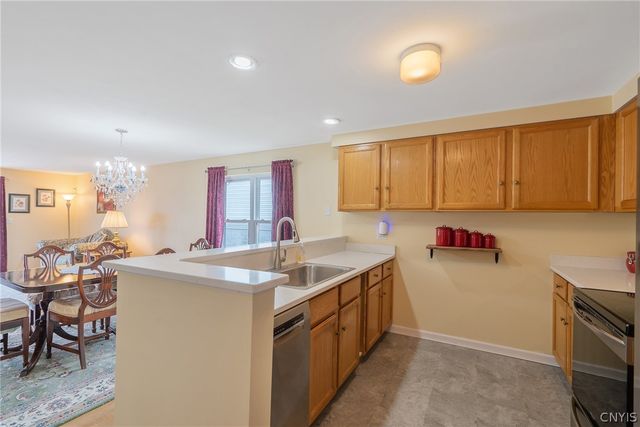 307 Clouds View Circle, Camillus, NY 13031