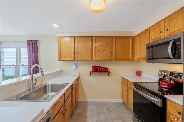 307 Clouds View Circle, Camillus, NY 13031